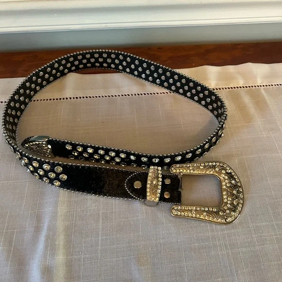💯 Woman’s Leather Rhinestone Studded Belt Size Small - Picture 2 of 7